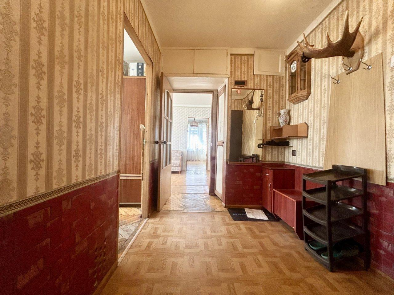 четырехкомнатная квартира в Санкт-Петербурге по адресу: Швейцарская ул., 18, к 1