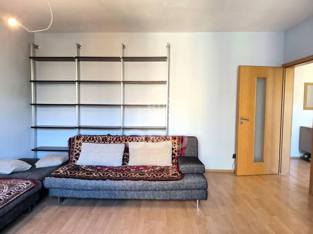 трехкомнатная квартира в Санкт-Петербурге по адресу: Ириновский проспект, 31