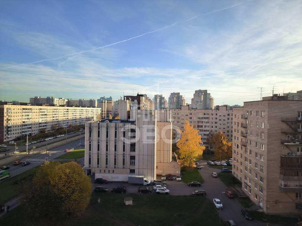 трехкомнатная квартира в Санкт-Петербурге по адресу: Ириновский проспект, 31