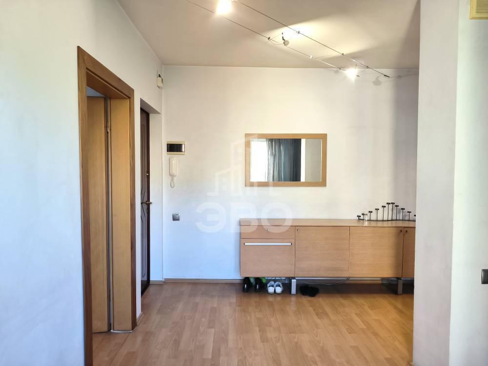 трехкомнатная квартира в Санкт-Петербурге по адресу: Ириновский проспект, 31