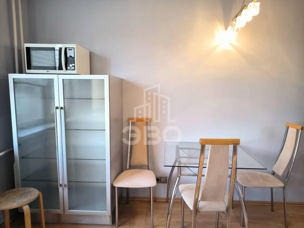 трехкомнатная квартира в Санкт-Петербурге по адресу: Ириновский проспект, 31