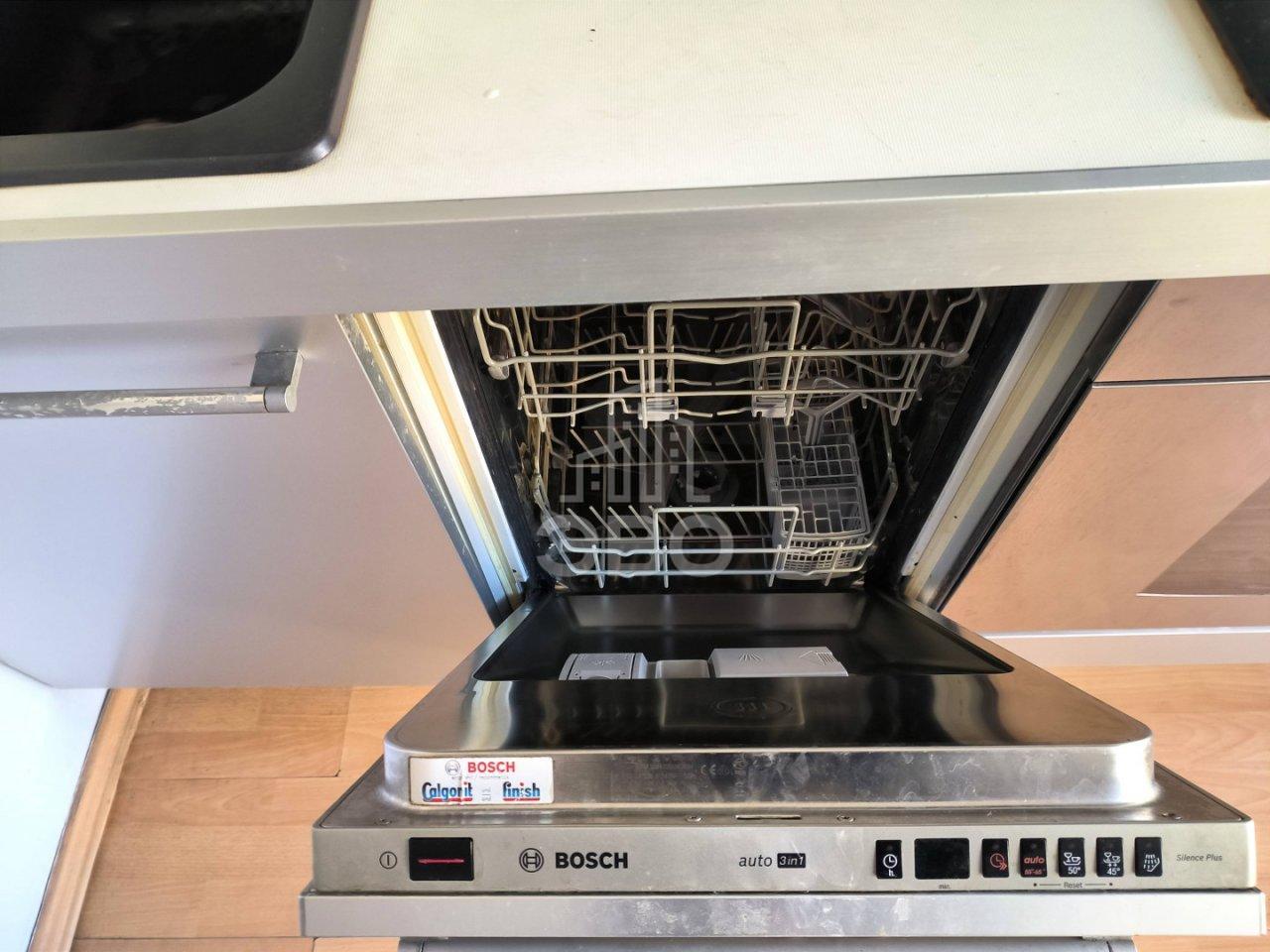 трехкомнатная квартира в Санкт-Петербурге по адресу: Ириновский проспект, 31