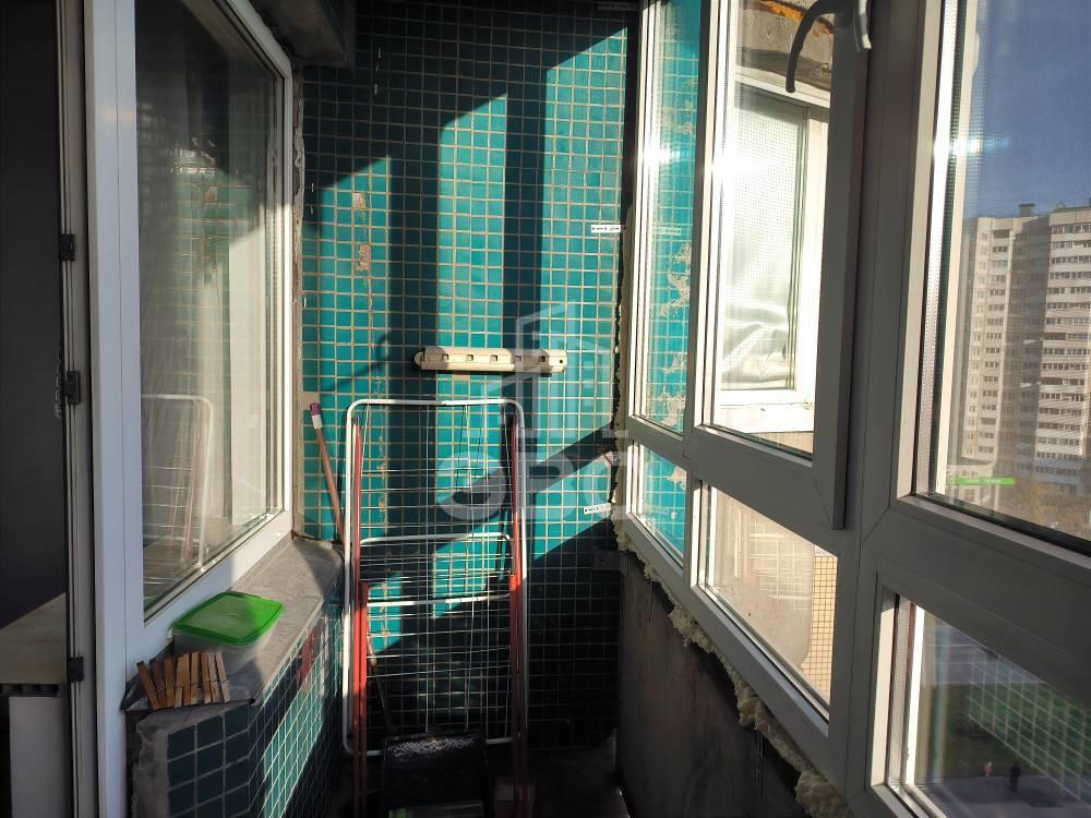 трехкомнатная квартира в Санкт-Петербурге по адресу: Ириновский проспект, 31