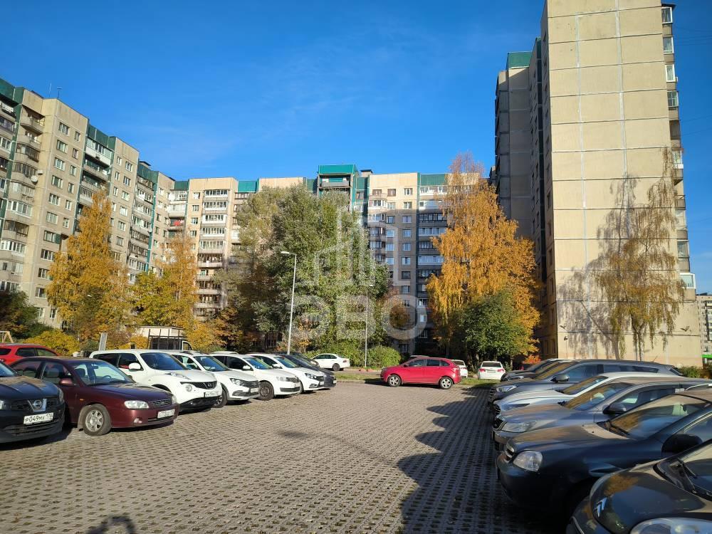 трехкомнатная квартира в Санкт-Петербурге по адресу: Ириновский проспект, 31