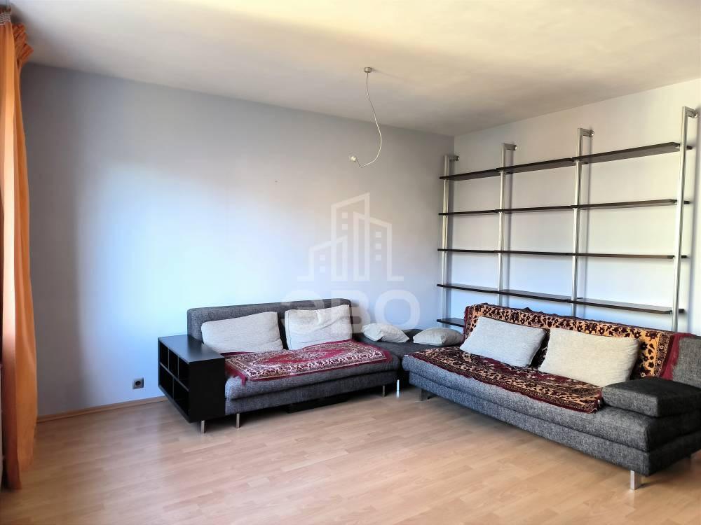 трехкомнатная квартира в Санкт-Петербурге по адресу: Ириновский проспект, 31