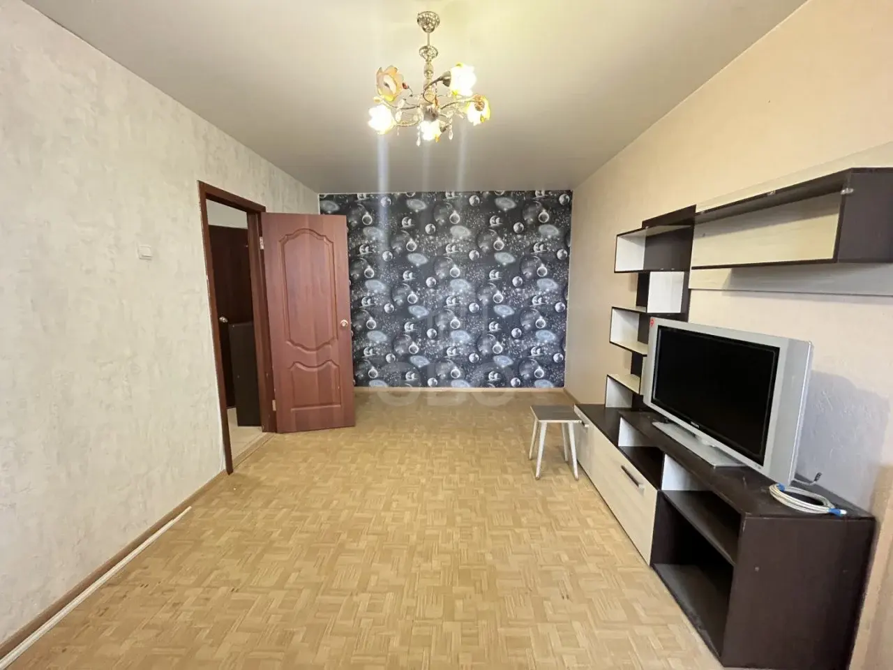 двухкомнатная квартира в Санкт-Петербурге по адресу: Коммунаров ул., 120