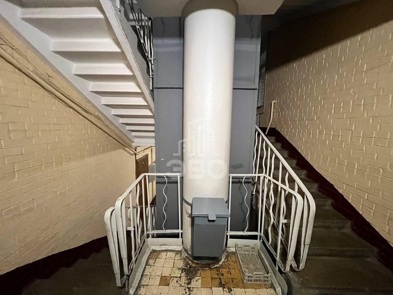 трехкомнатная квартира в Санкт-Петербурге по адресу: Новороссийская ул., 32