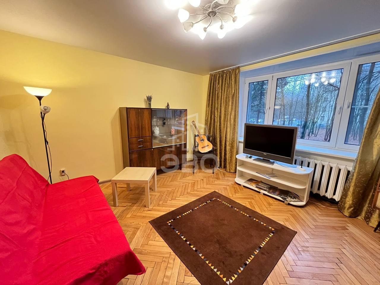 трехкомнатная квартира в Санкт-Петербурге по адресу: Новороссийская ул., 32