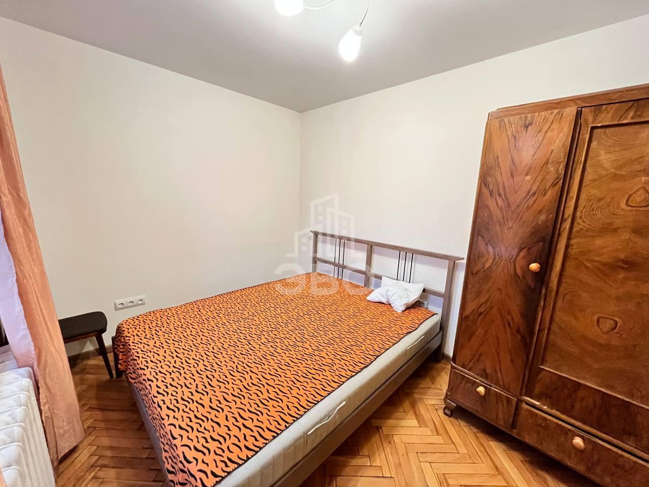 трехкомнатная квартира в Санкт-Петербурге по адресу: Новороссийская ул., 32