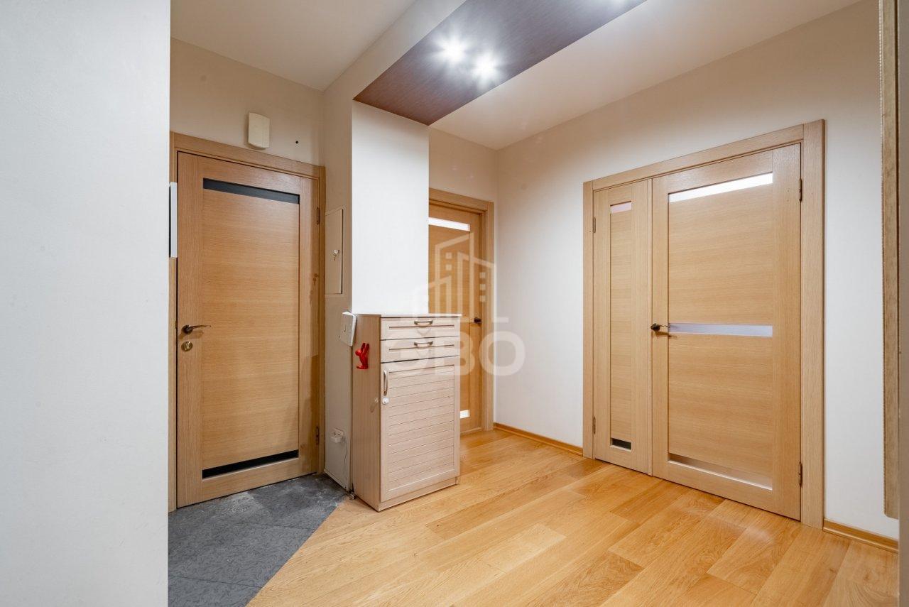 трехкомнатная квартира в Санкт-Петербурге по адресу: Таврическая ул., 2