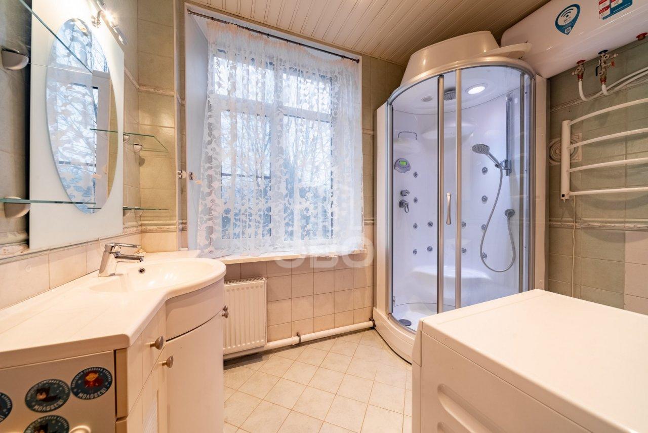 трехкомнатная квартира в Санкт-Петербурге по адресу: Таврическая ул., 2