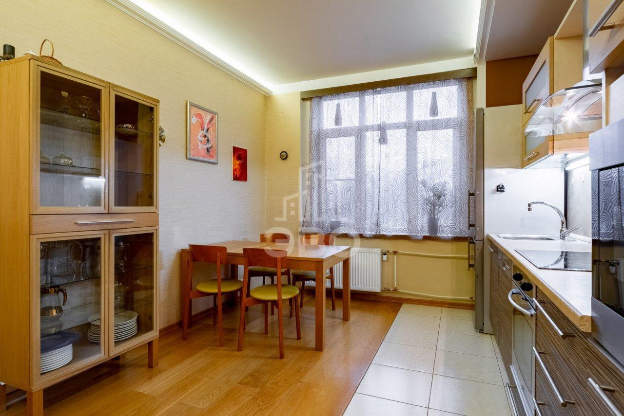 трехкомнатная квартира в Санкт-Петербурге по адресу: Таврическая ул., 2