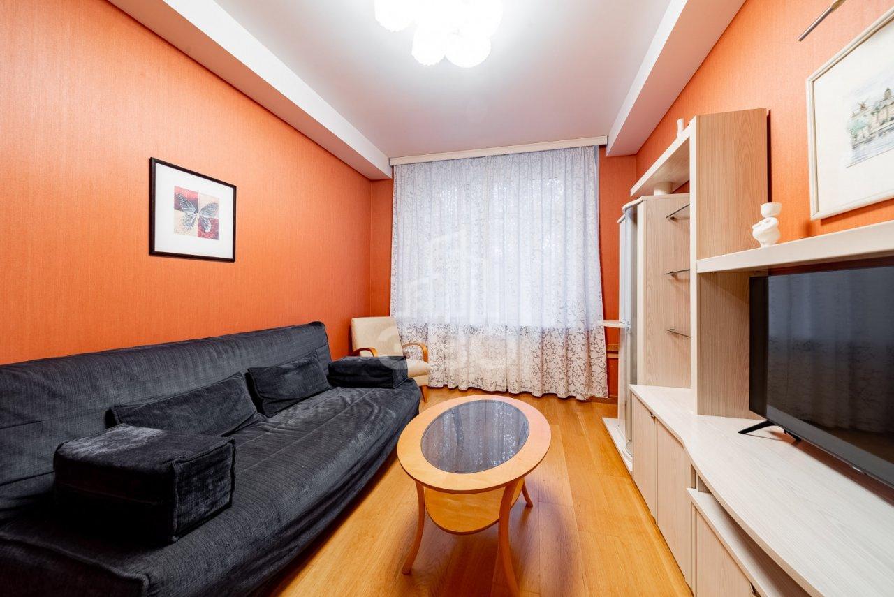 трехкомнатная квартира в Санкт-Петербурге по адресу: Таврическая ул., 2