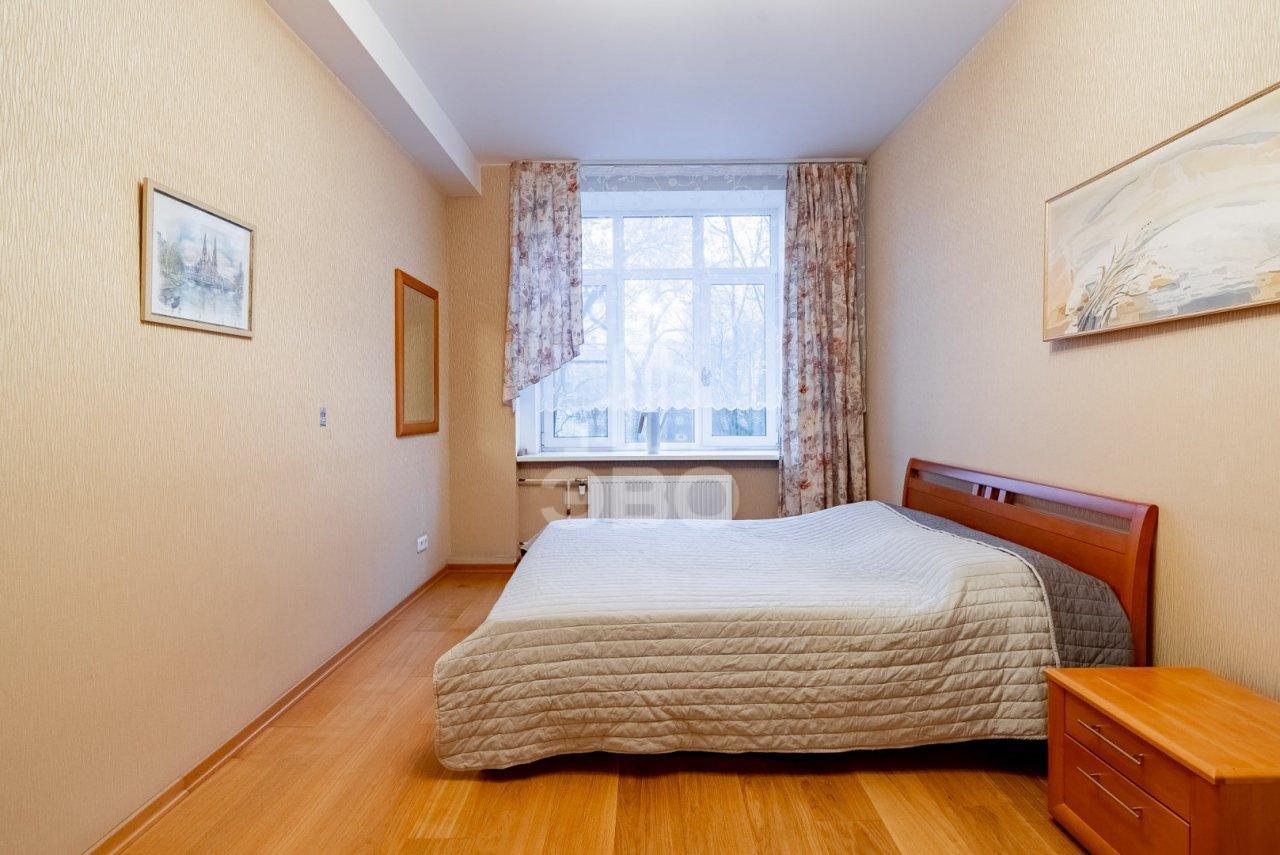 трехкомнатная квартира в Санкт-Петербурге по адресу: Таврическая ул., 2