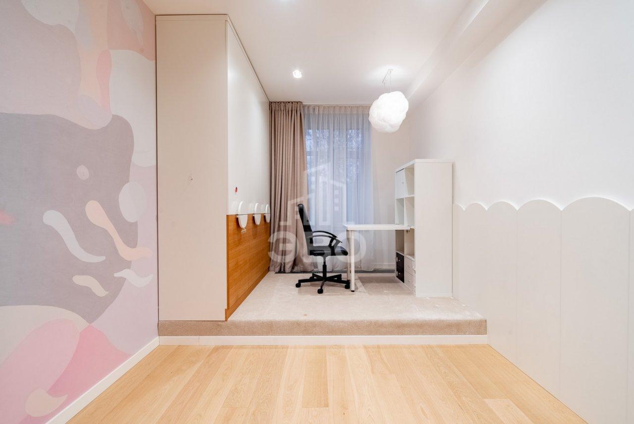 трехкомнатная квартира в Санкт-Петербурге по адресу: Таврическая ул., 2