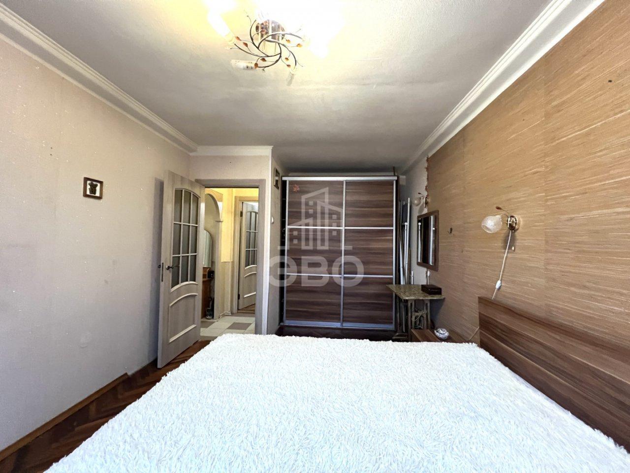 трехкомнатная квартира в Санкт-Петербурге по адресу: Красных Зорь б-р., 24