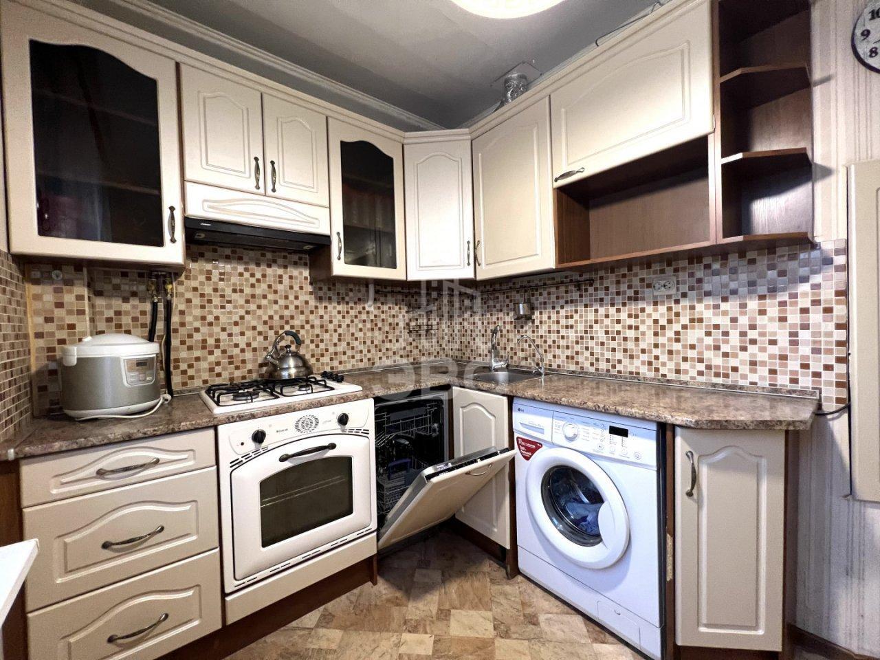 трехкомнатная квартира в Санкт-Петербурге по адресу: Красных Зорь б-р., 24