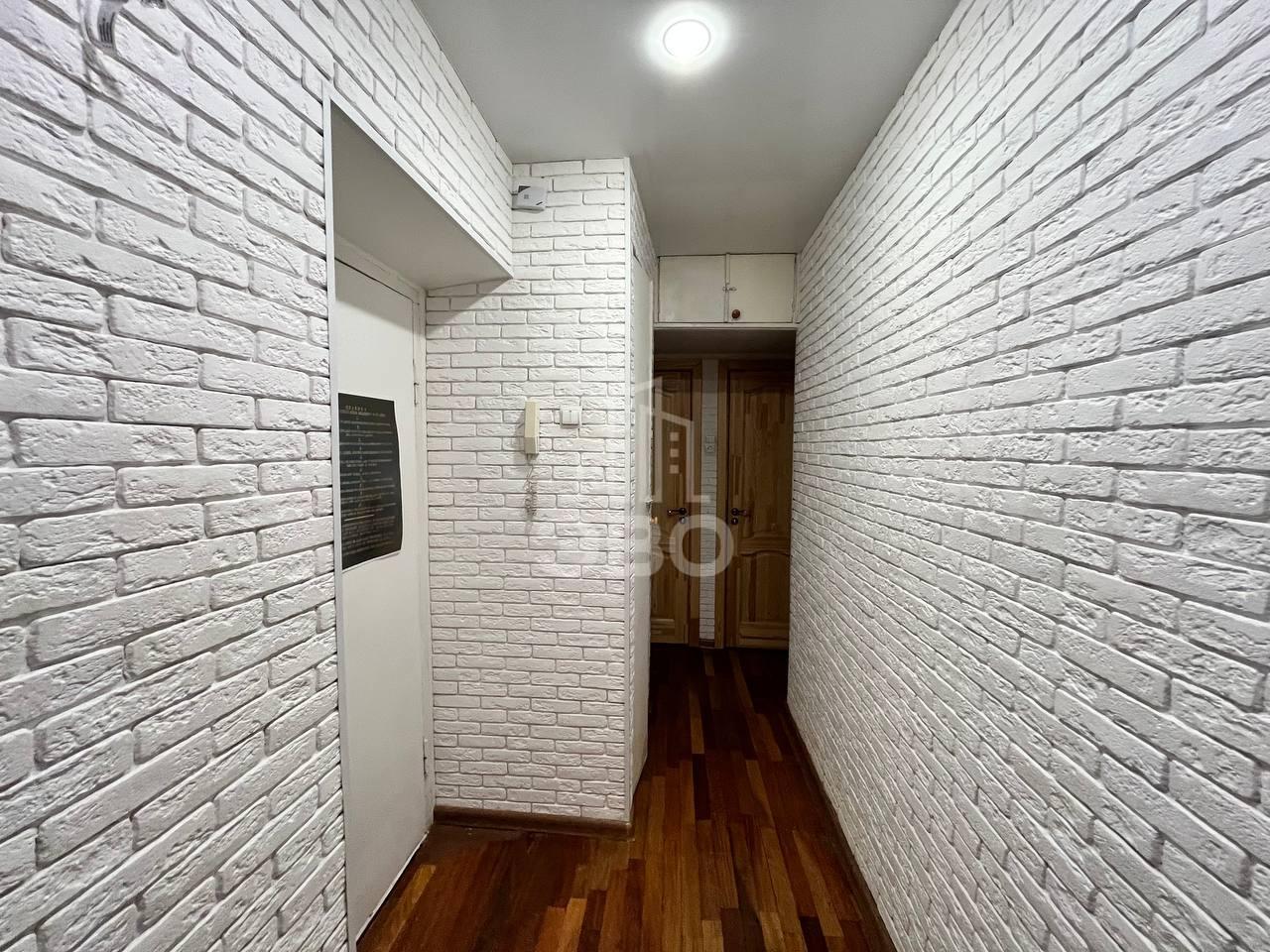 трехкомнатная квартира в Санкт-Петербурге по адресу: Новороссийская ул., 32