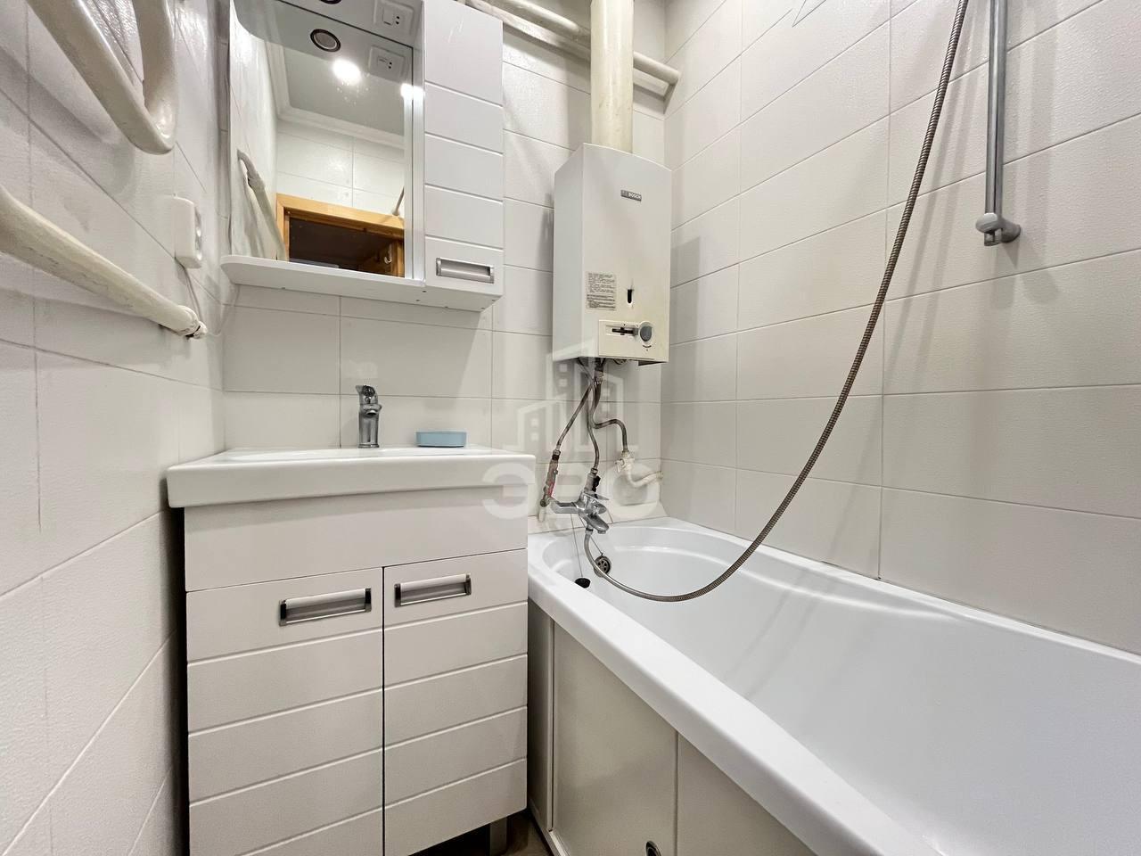 трехкомнатная квартира в Санкт-Петербурге по адресу: Новороссийская ул., 32