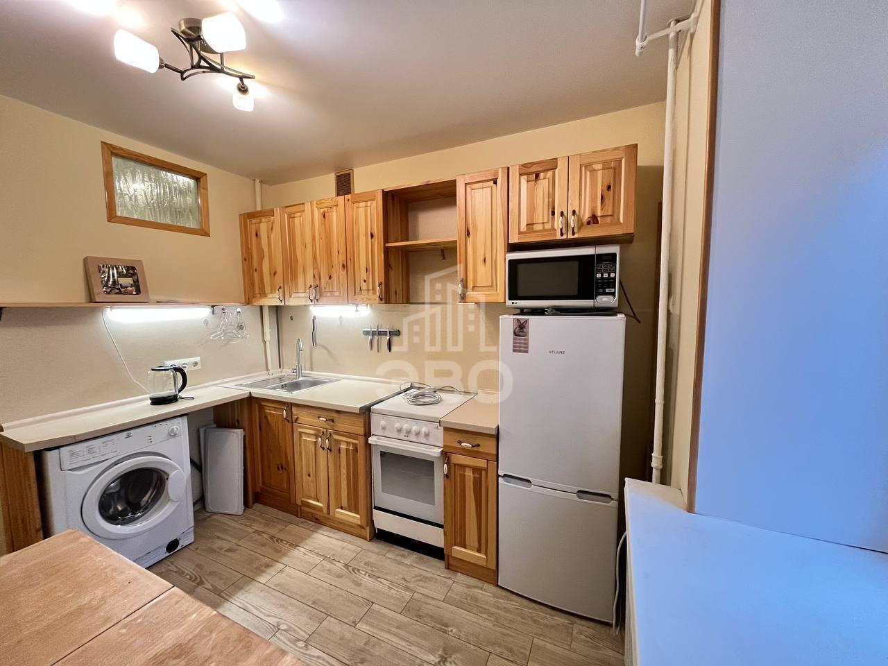 трехкомнатная квартира в Санкт-Петербурге по адресу: Новороссийская ул., 32