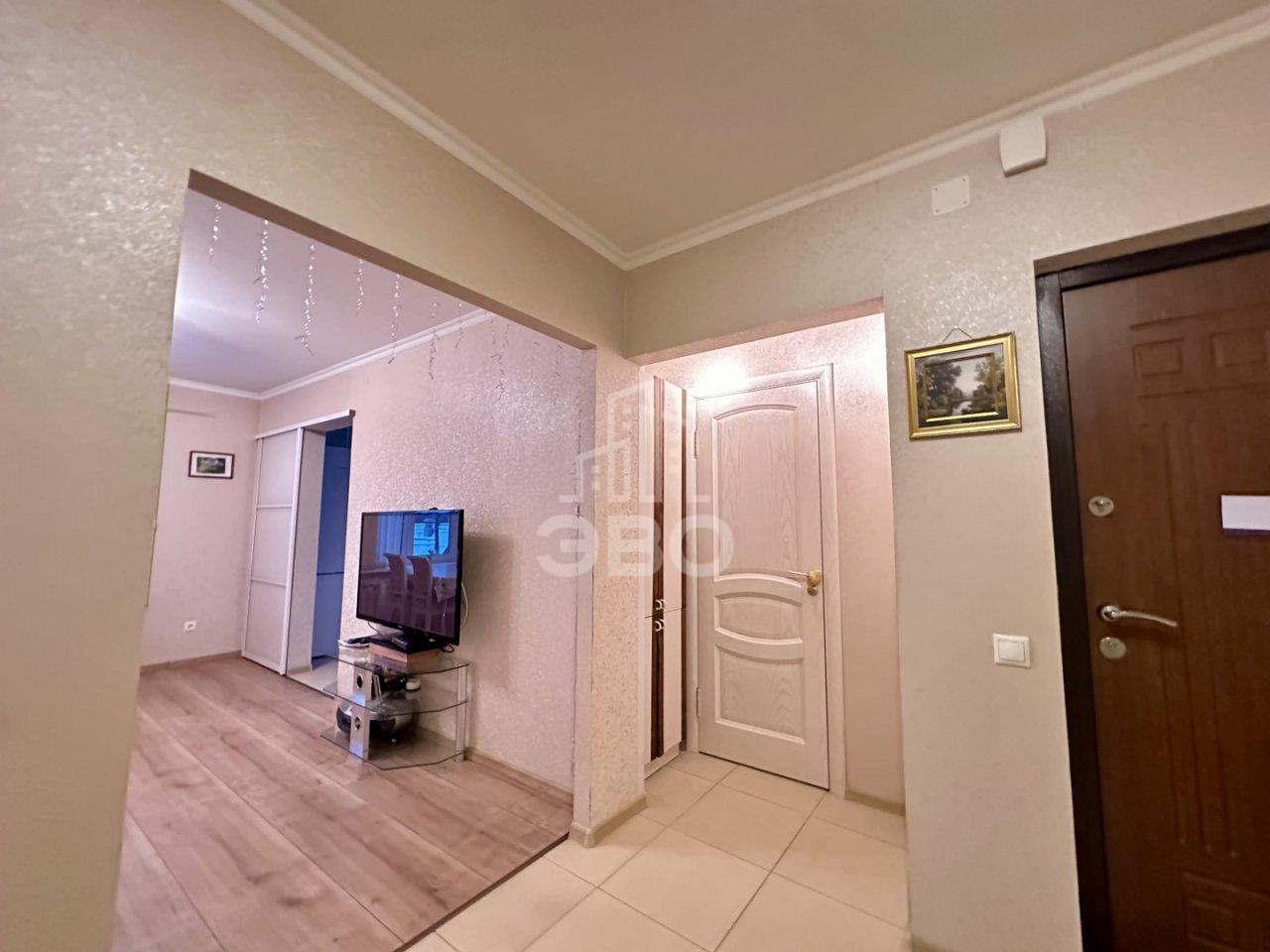 трехкомнатная квартира в Санкт-Петербурге по адресу: Социалистическая ул., 88