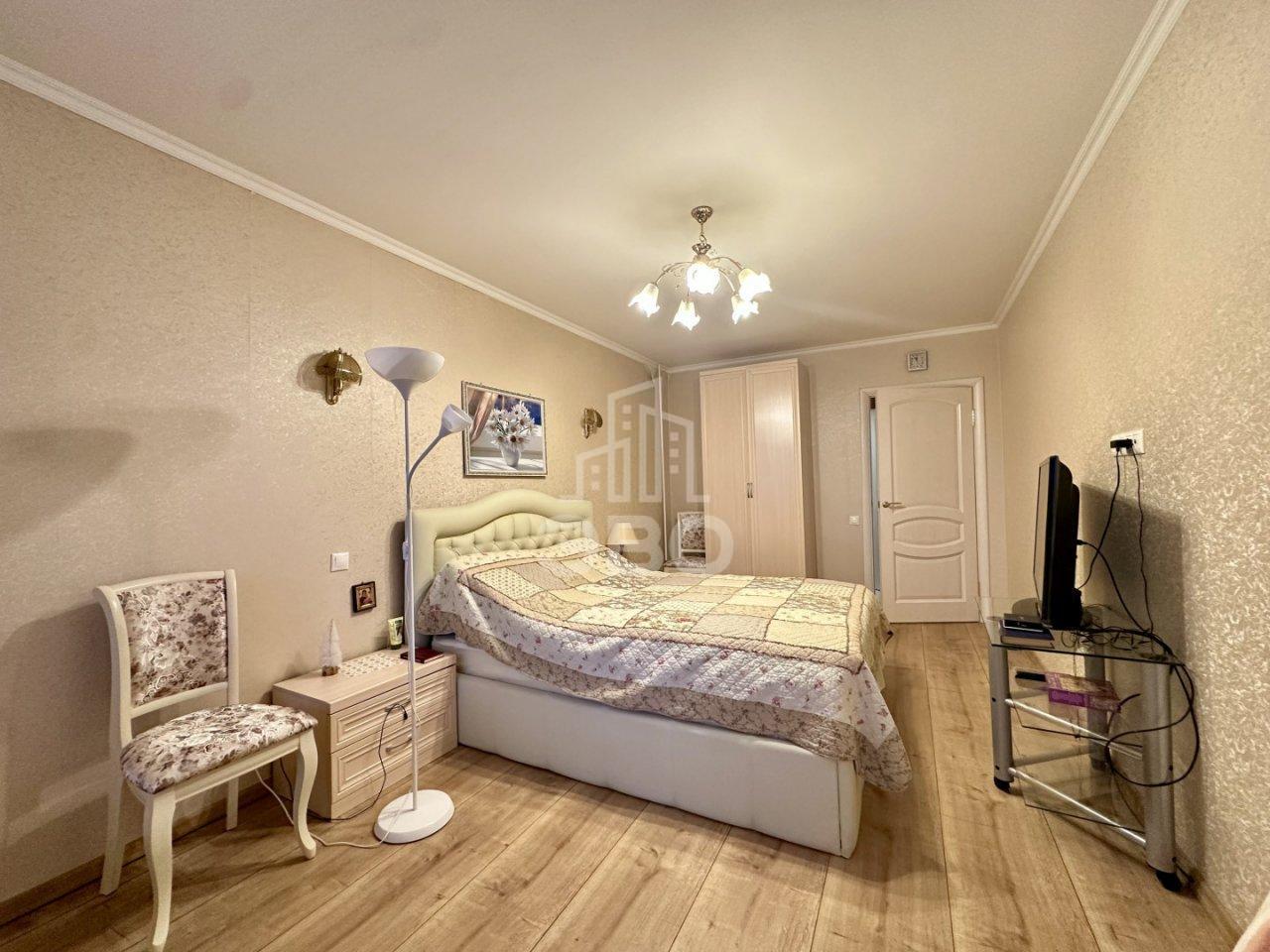 трехкомнатная квартира в Санкт-Петербурге по адресу: Социалистическая ул., 88