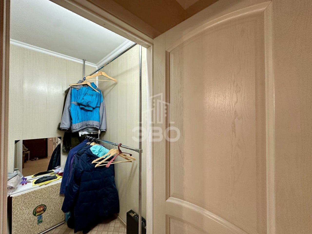 трехкомнатная квартира в Санкт-Петербурге по адресу: Социалистическая ул., 88