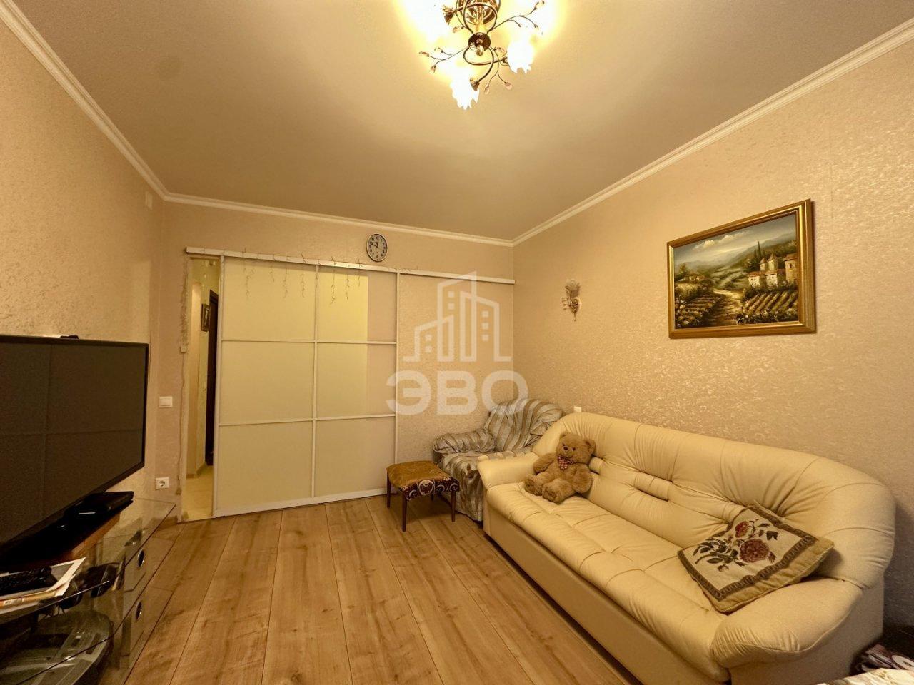 трехкомнатная квартира в Санкт-Петербурге по адресу: Социалистическая ул., 88