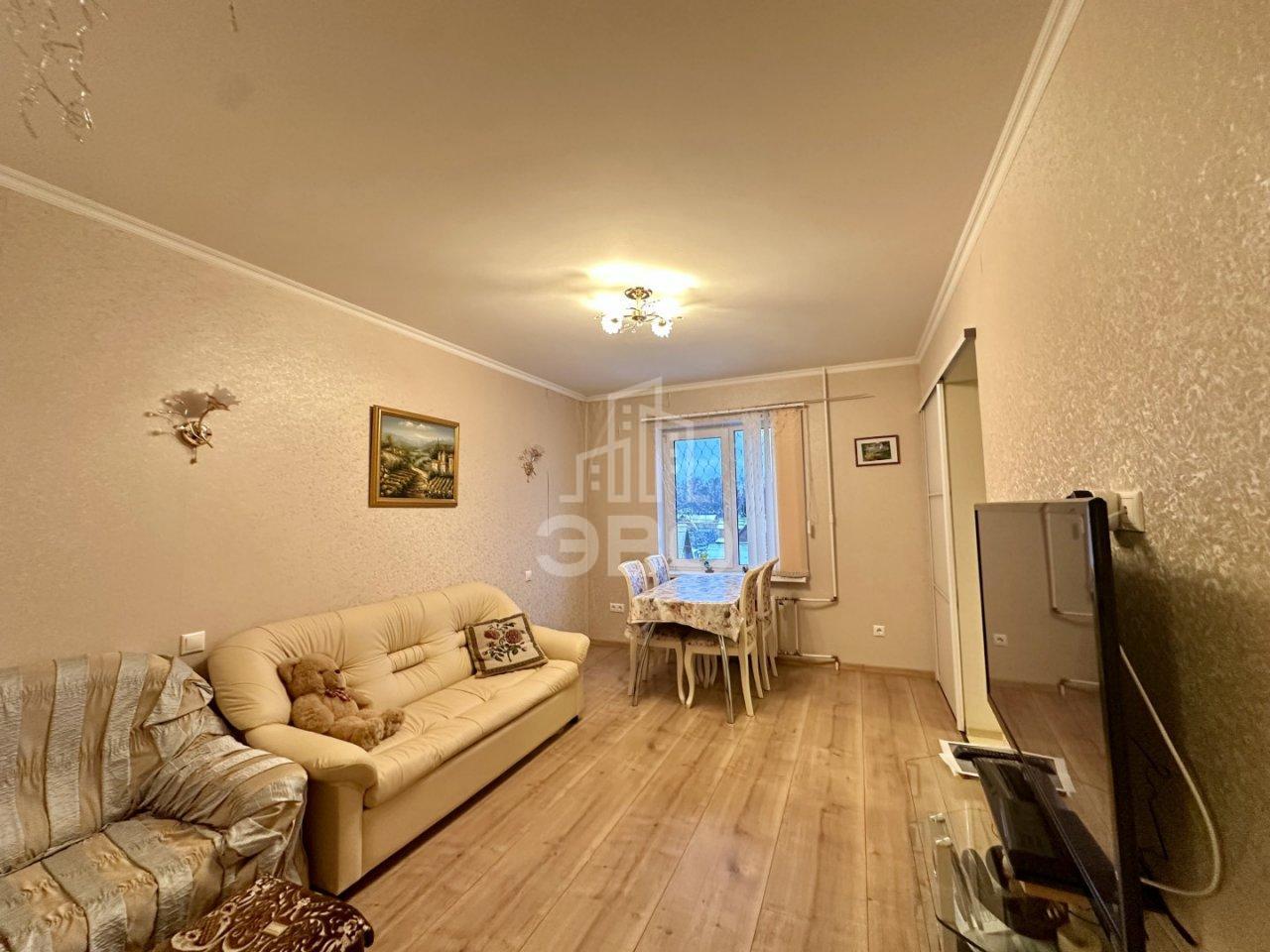 трехкомнатная квартира в Санкт-Петербурге по адресу: Социалистическая ул., 88