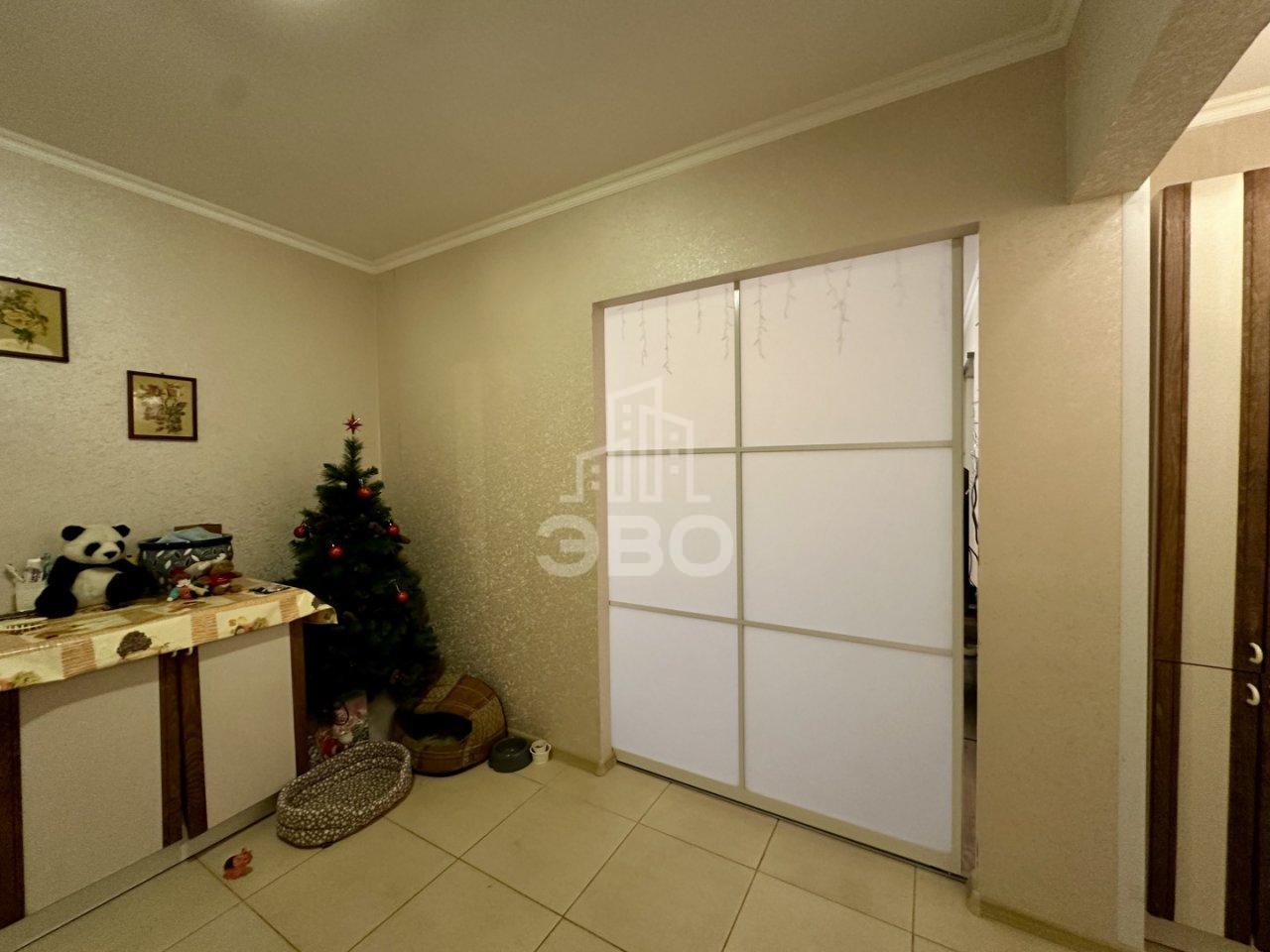 трехкомнатная квартира в Санкт-Петербурге по адресу: Социалистическая ул., 88