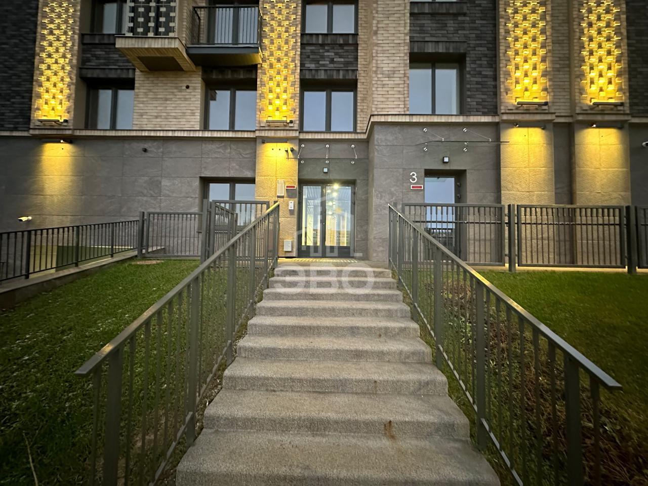 трехкомнатная квартира в Санкт-Петербурге по адресу: Лиственная ул., 20, к 2, строение 1