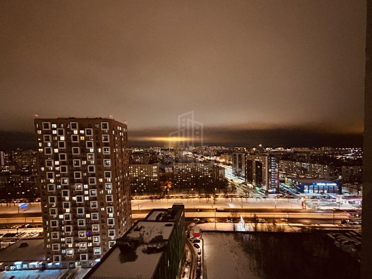 трехкомнатная квартира в Санкт-Петербурге по адресу: Дальневосточный проспект, 37, к 2, строение 1