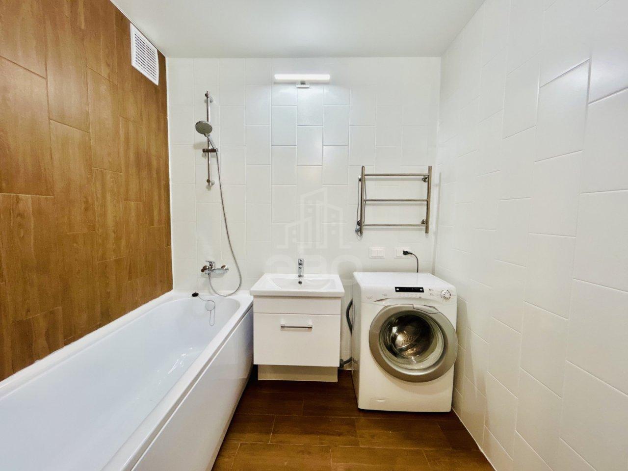 трехкомнатная квартира в Санкт-Петербурге по адресу: Дальневосточный проспект, 37, к 2, строение 1