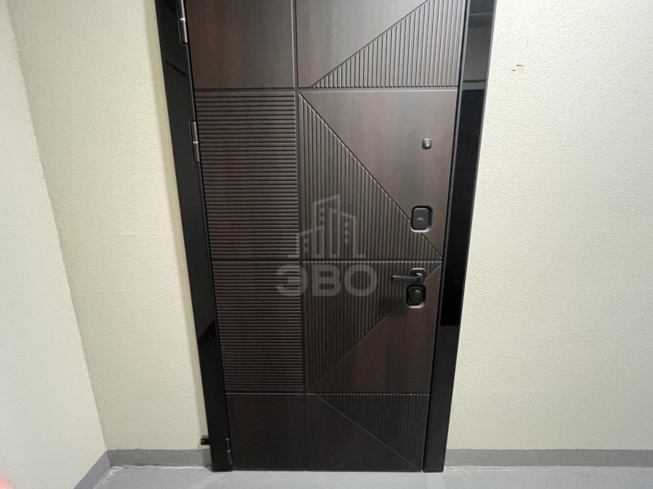 трехкомнатная квартира в Ленинградской области по адресу: Шоссе в Лаврики ул., 93