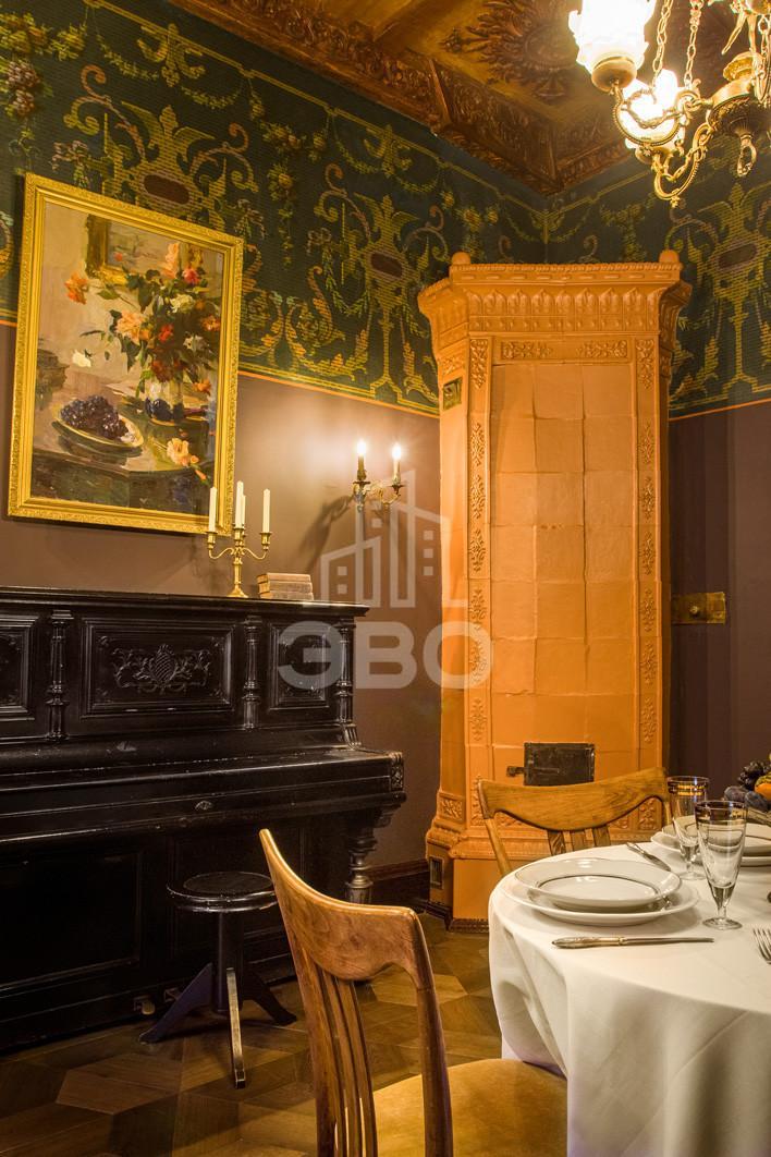 трехкомнатная квартира в Санкт-Петербурге по адресу: Кирочная ул., 49