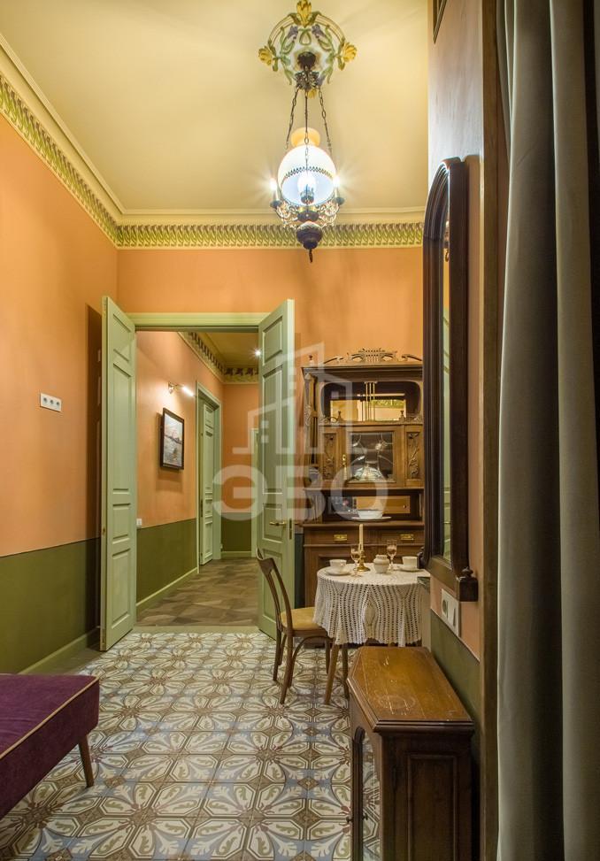 трехкомнатная квартира в Санкт-Петербурге по адресу: Кирочная ул., 49