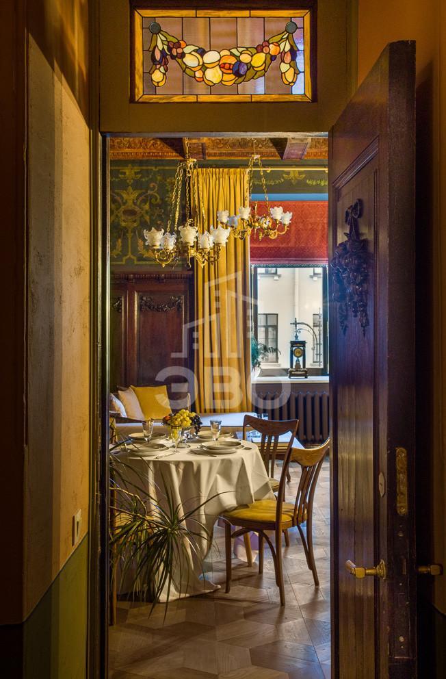 трехкомнатная квартира в Санкт-Петербурге по адресу: Кирочная ул., 49