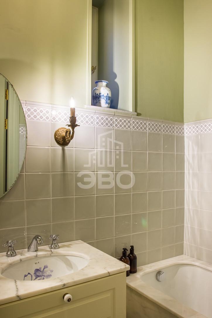 трехкомнатная квартира в Санкт-Петербурге по адресу: Кирочная ул., 49