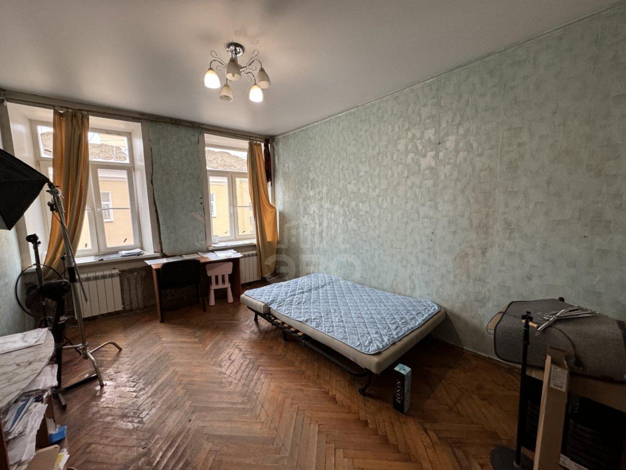 трехкомнатная квартира в Санкт-Петербурге по адресу: Таврическая ул., 31, литера Б