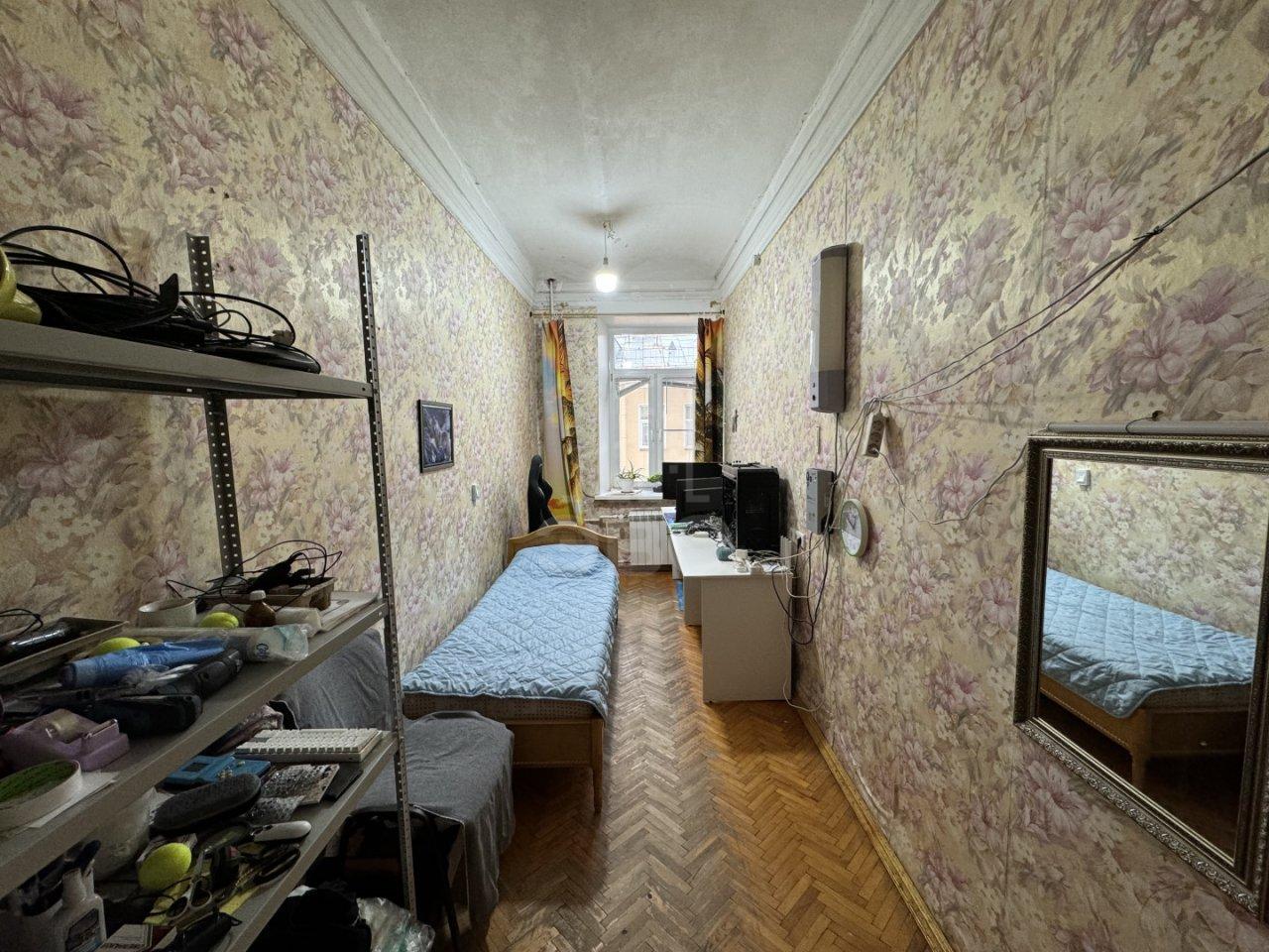 трехкомнатная квартира в Санкт-Петербурге по адресу: Таврическая ул., 31, литера Б