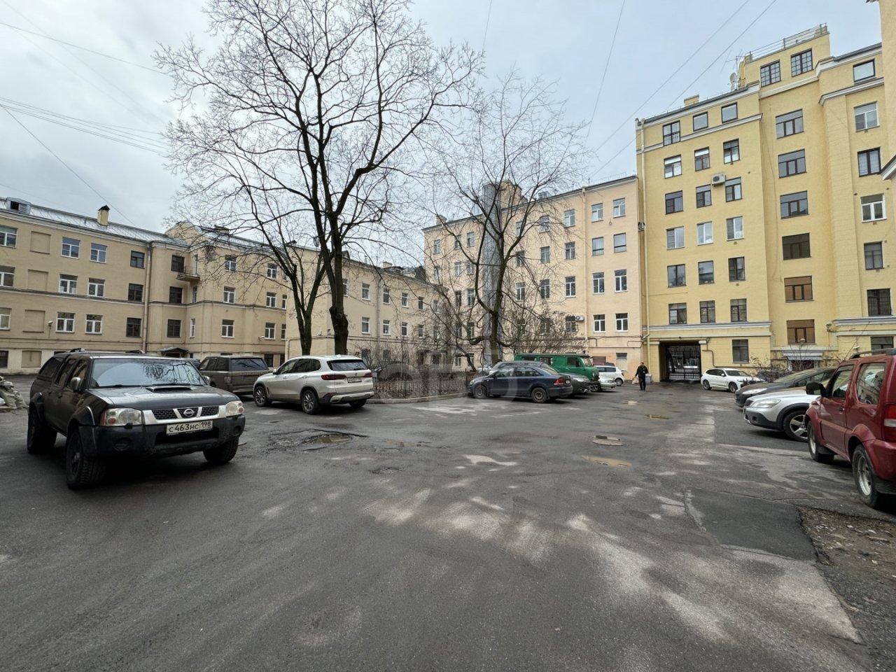 трехкомнатная квартира в Санкт-Петербурге по адресу: Таврическая ул., 31, литера Б