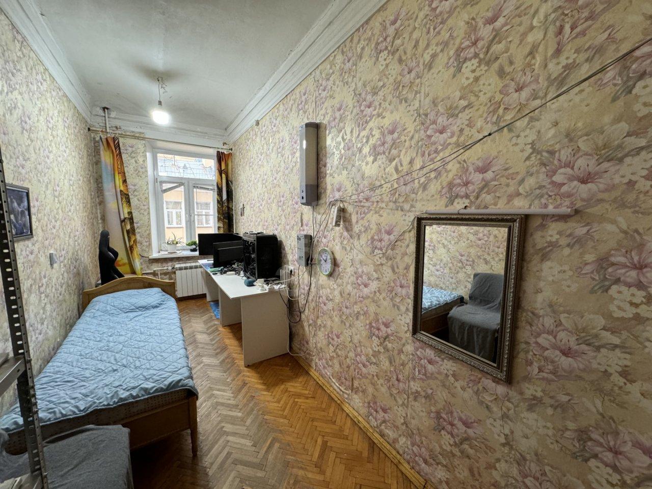 трехкомнатная квартира в Санкт-Петербурге по адресу: Таврическая ул., 31, литера Б