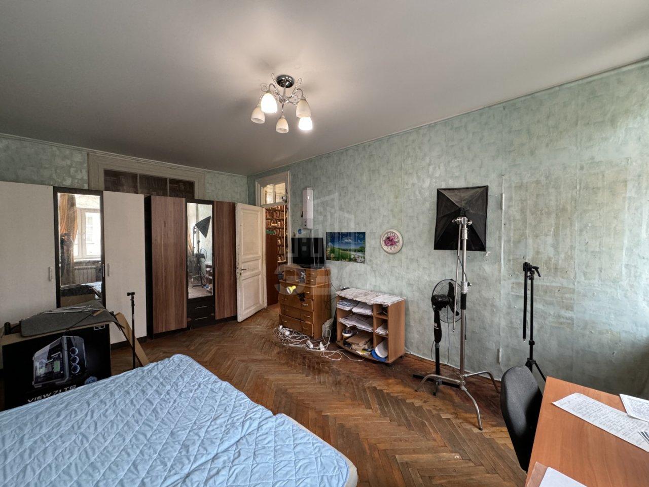 трехкомнатная квартира в Санкт-Петербурге по адресу: Таврическая ул., 31, литера Б