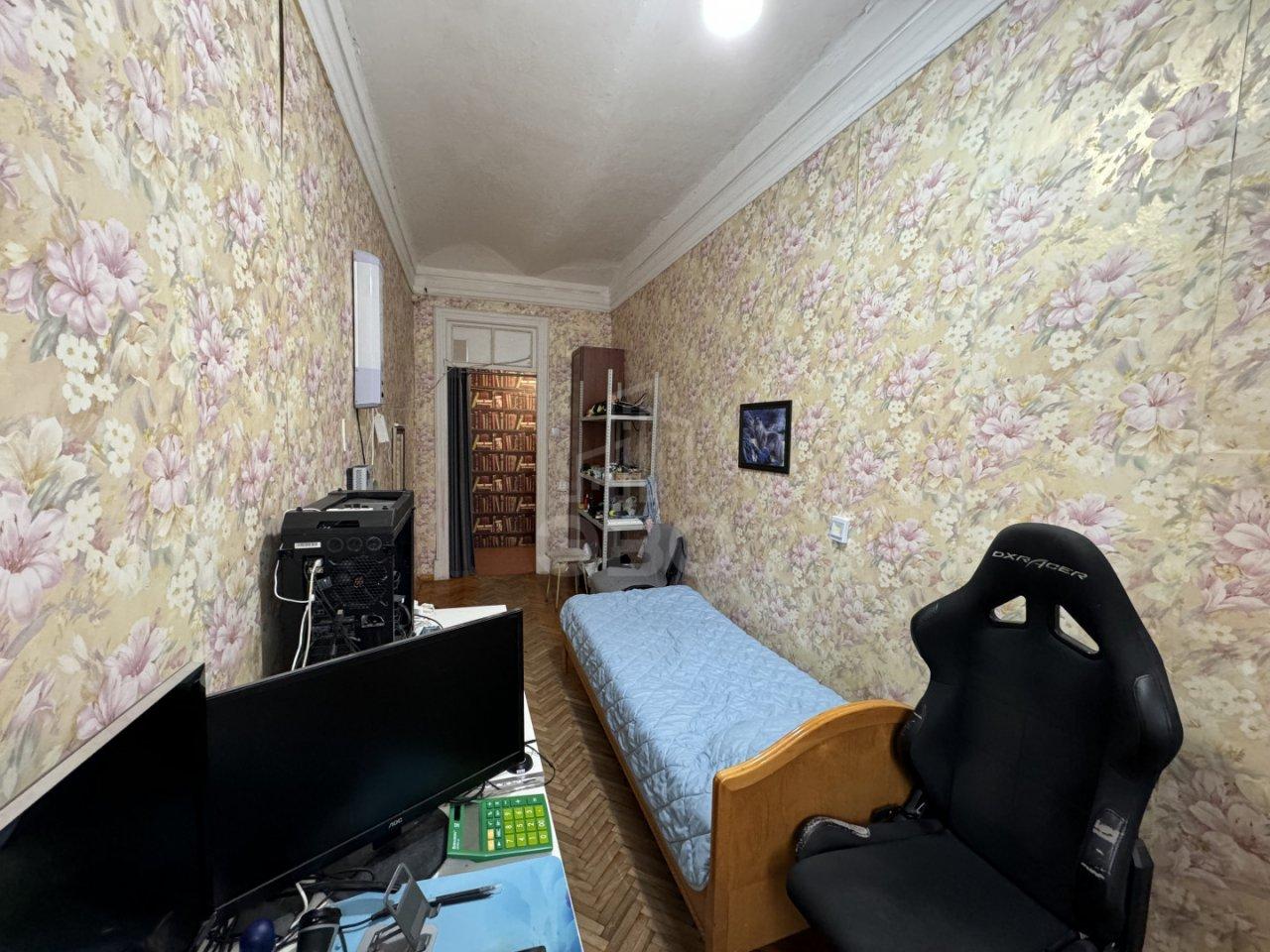 трехкомнатная квартира в Санкт-Петербурге по адресу: Таврическая ул., 31, литера Б