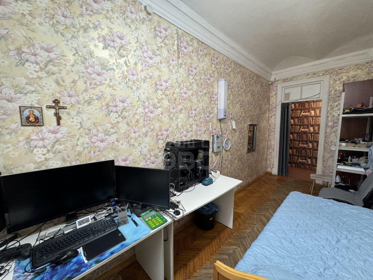 трехкомнатная квартира в Санкт-Петербурге по адресу: Таврическая ул., 31, литера Б