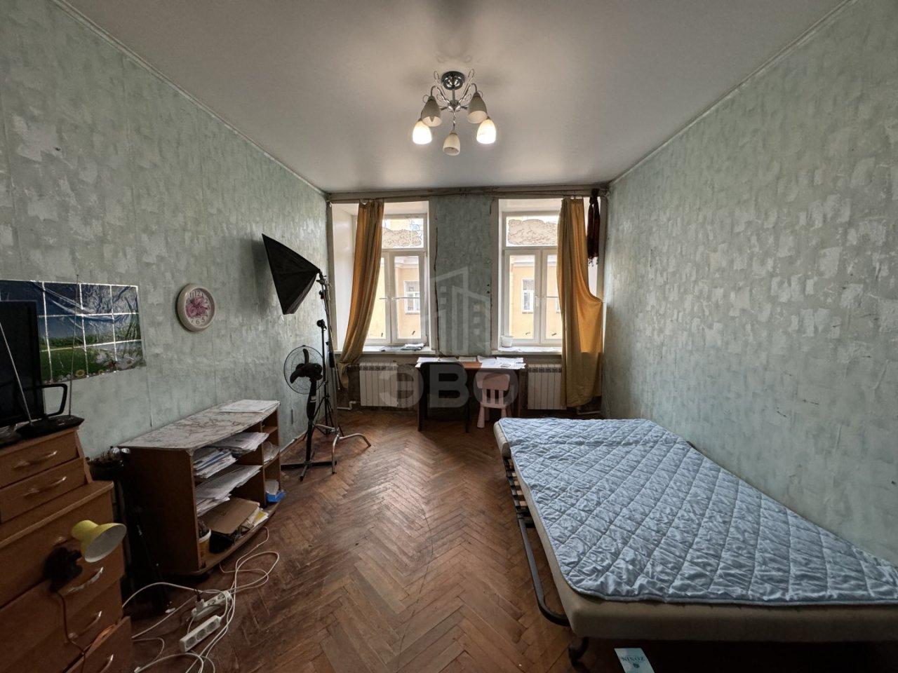 трехкомнатная квартира в Санкт-Петербурге по адресу: Таврическая ул., 31, литера Б