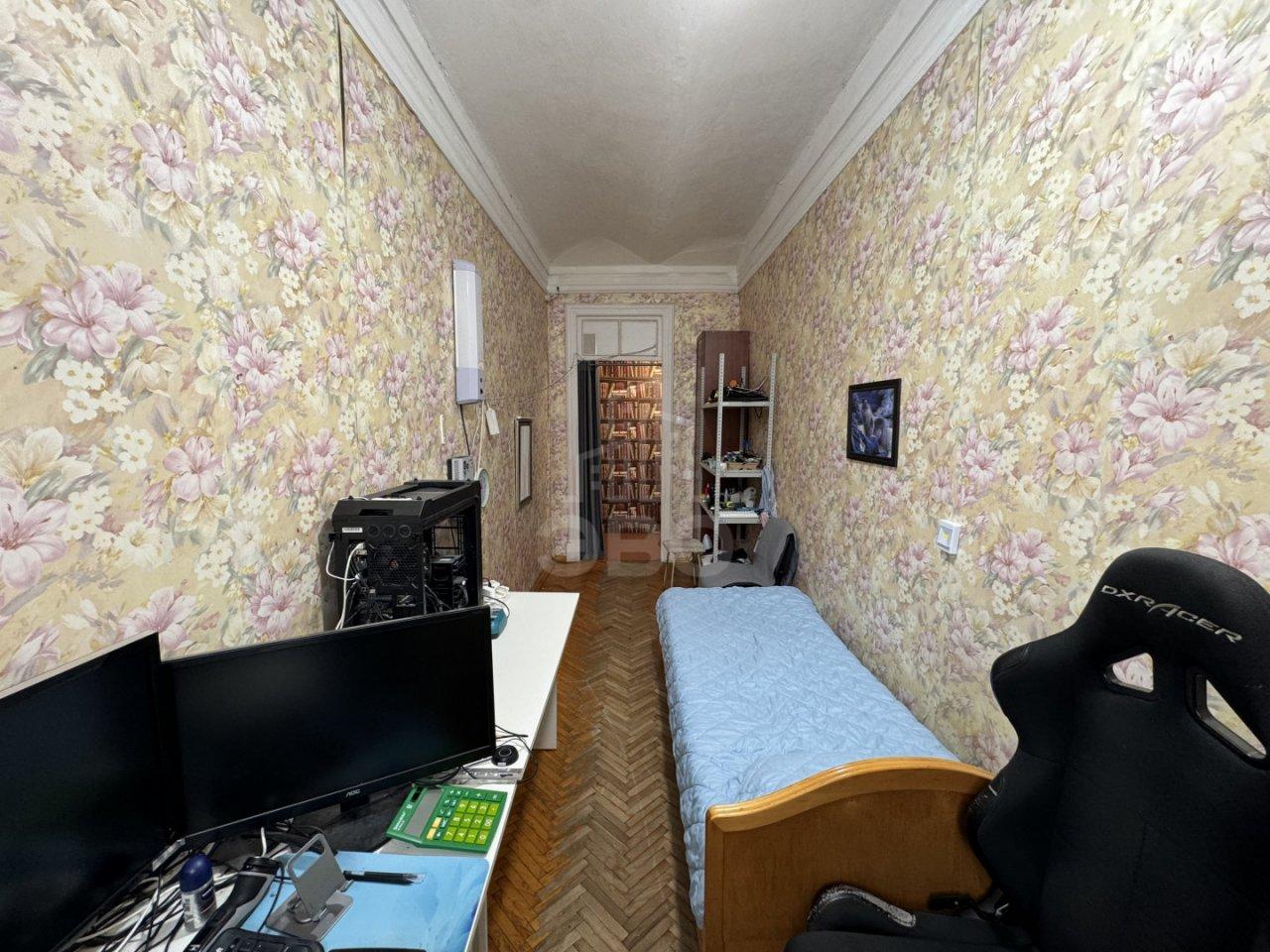 трехкомнатная квартира в Санкт-Петербурге по адресу: Таврическая ул., 31, литера Б