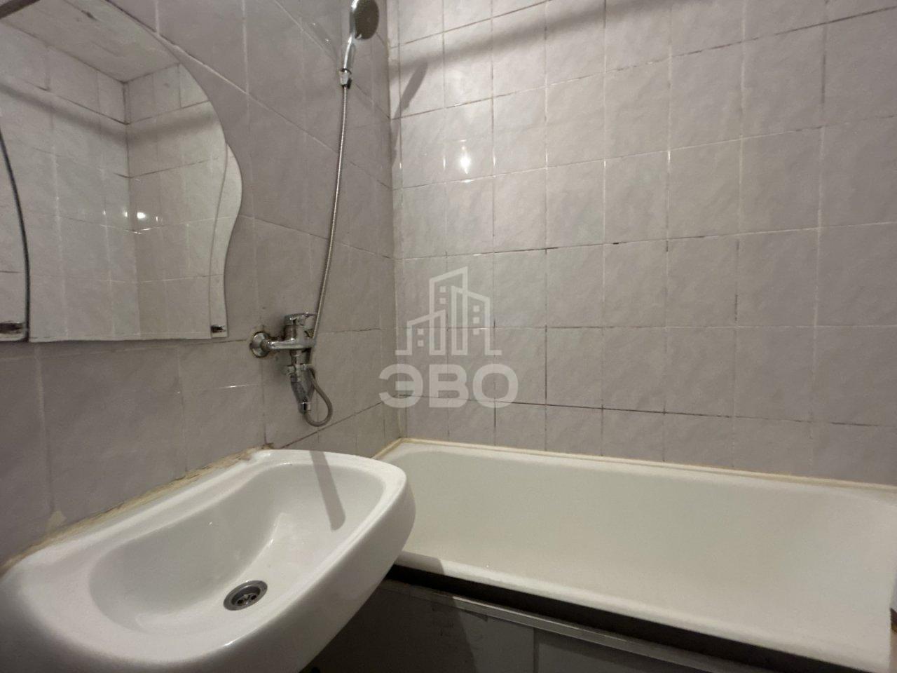 трехкомнатная квартира в Санкт-Петербурге по адресу: Маршала Казакова ул., 68