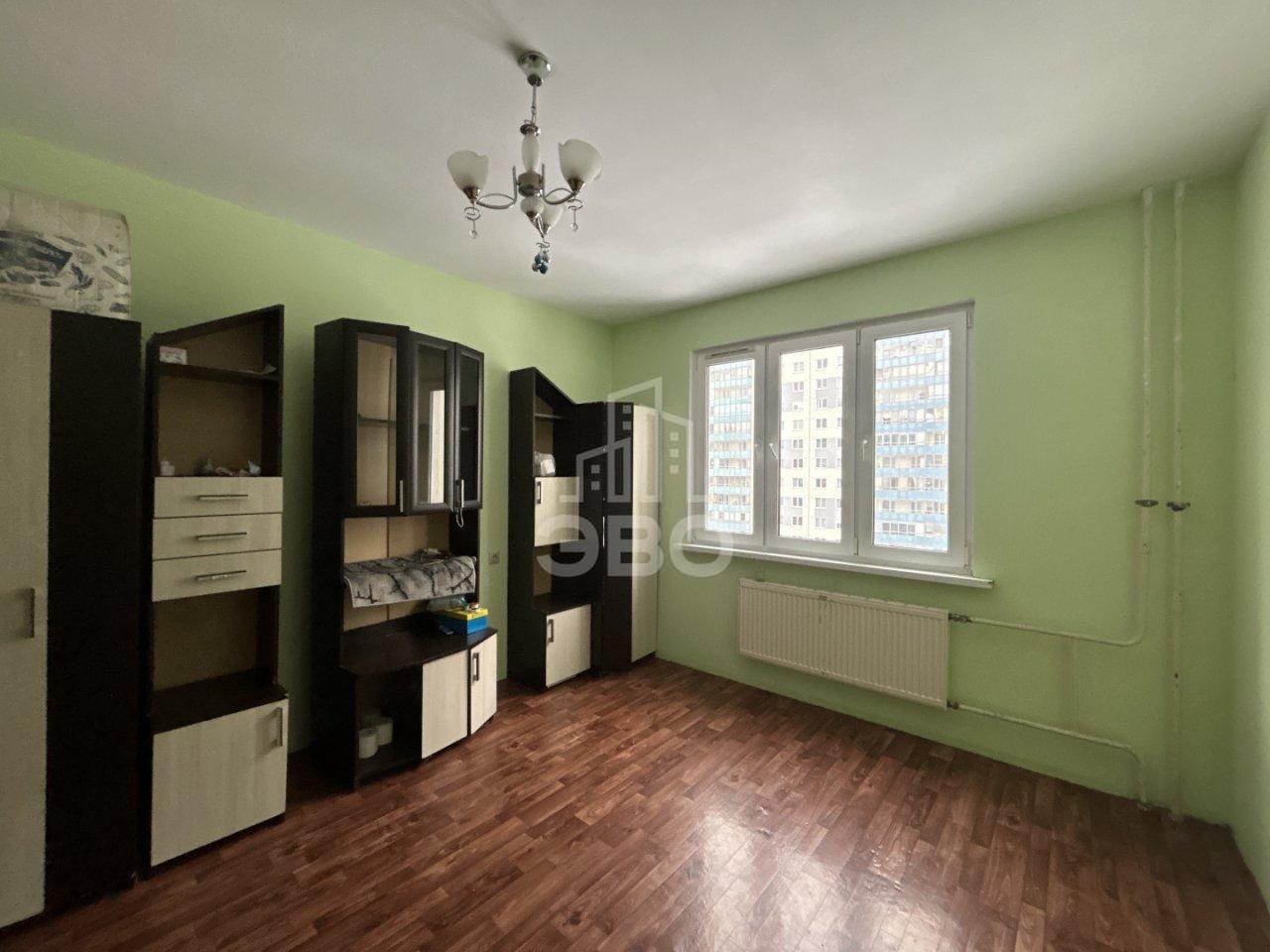 трехкомнатная квартира в Санкт-Петербурге по адресу: Маршала Казакова ул., 68