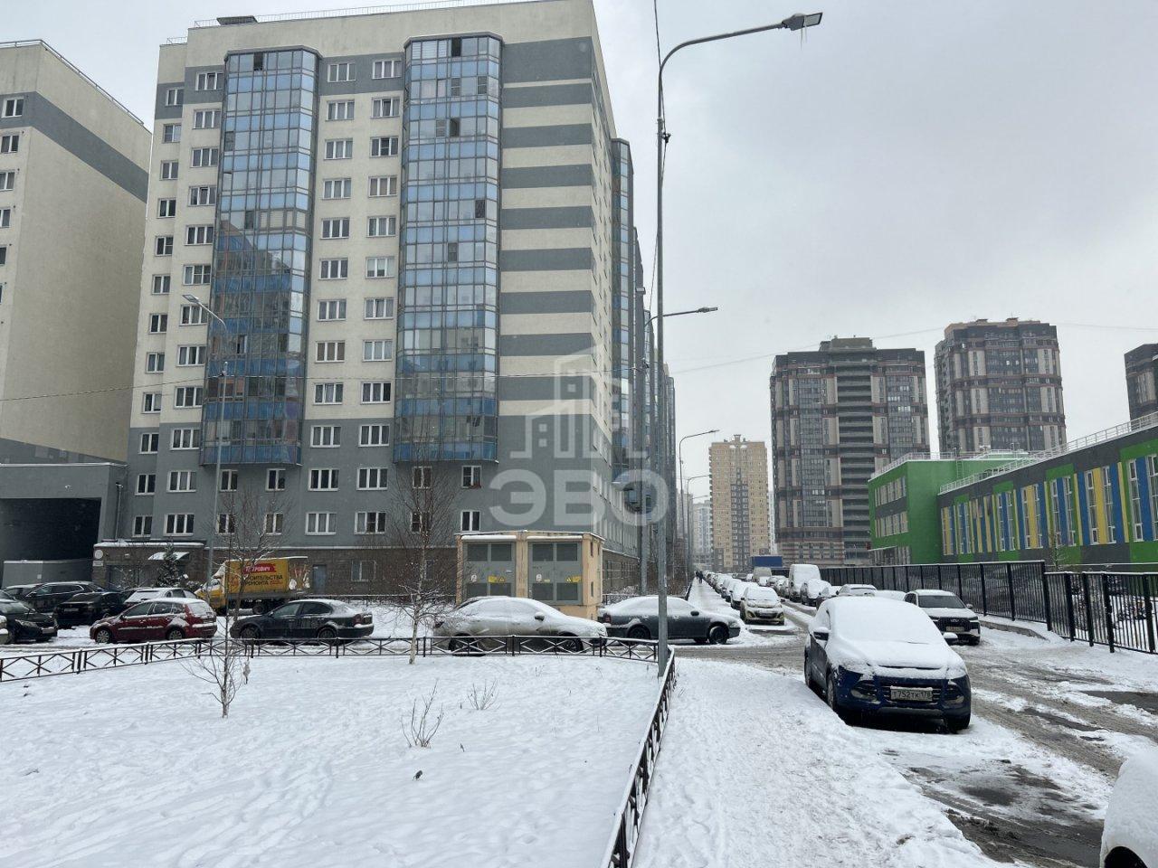 трехкомнатная квартира в Санкт-Петербурге по адресу: Маршала Казакова ул., 68